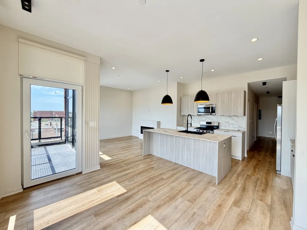 3207 N Narragansett Ave, ,  60634, USA 60634-unit#405-Chicago-IL