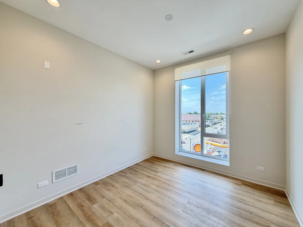 3207 N Narragansett Ave, ,  60634, USA 60634-unit#405-Chicago-IL