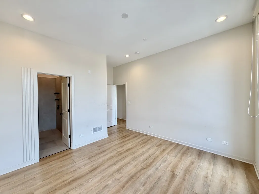 3207 N Narragansett Ave, ,  60634, USA 60634-unit#405-Chicago-IL