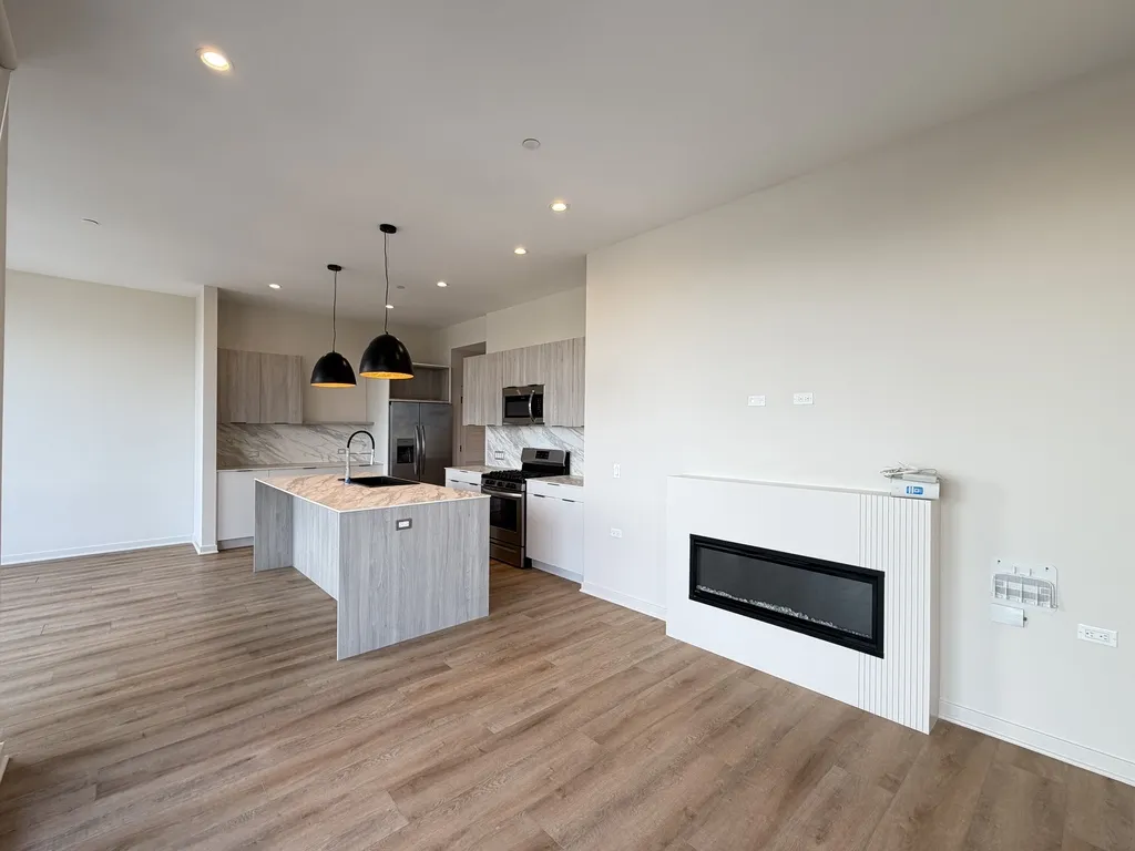 3207 N Narragansett Ave, , 60634, USA 60634-unit#408-Chicago-IL