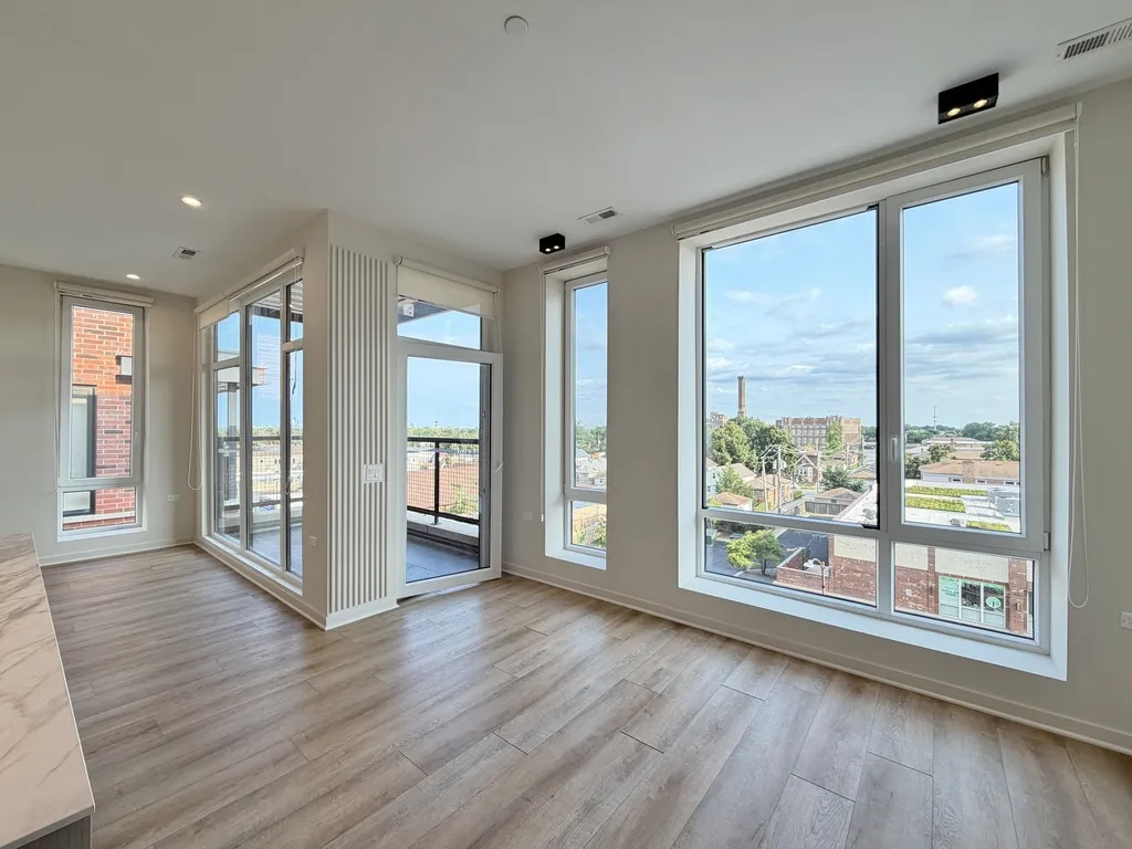 3207 N Narragansett Ave, , 60634, USA 60634-unit#408-Chicago-IL