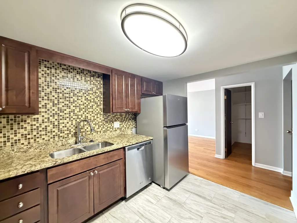 525 N Quentin Rd, Palatine,  60067, USA 60067-unit#216-Chicago-IL