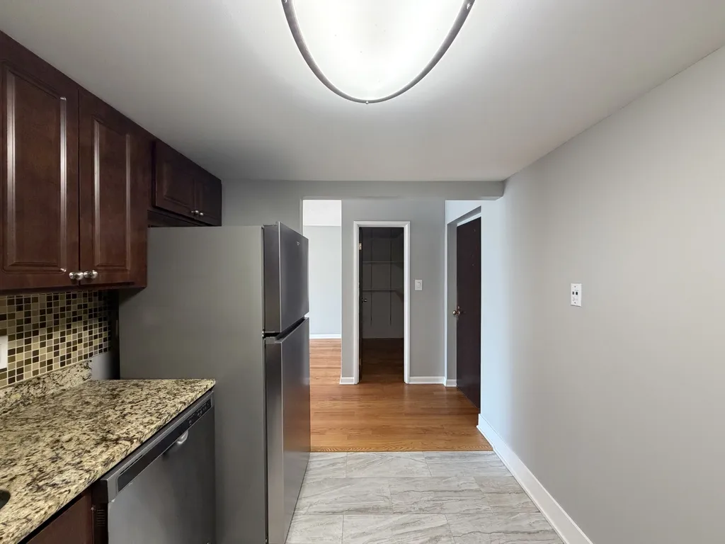 525 N Quentin Rd, Palatine,  60067, USA 60067-unit#216-Chicago-IL