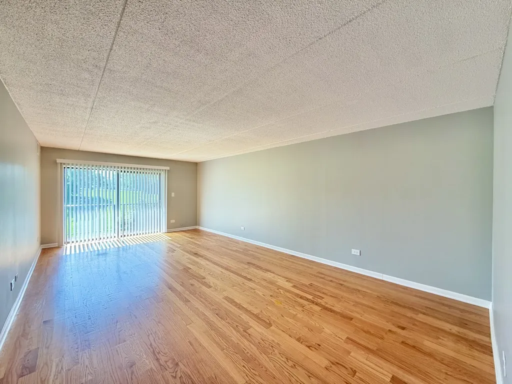 525 N Quentin Rd, Palatine,  60067, USA 60067-unit#216-Chicago-IL