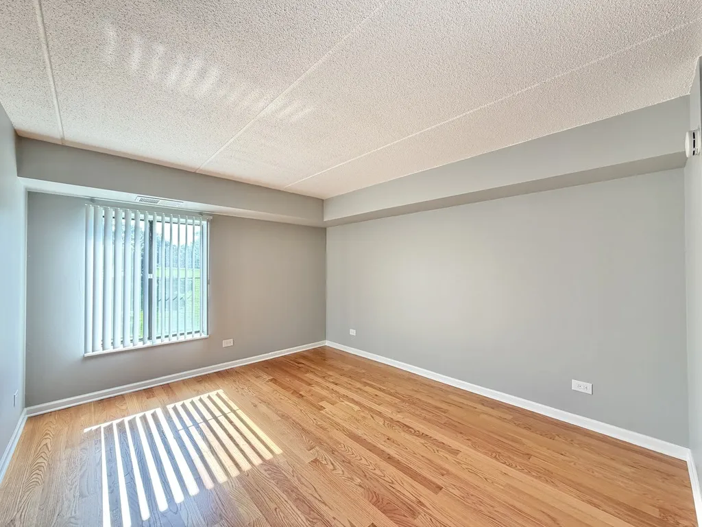 525 N Quentin Rd, Palatine,  60067, USA 60067-unit#216-Chicago-IL