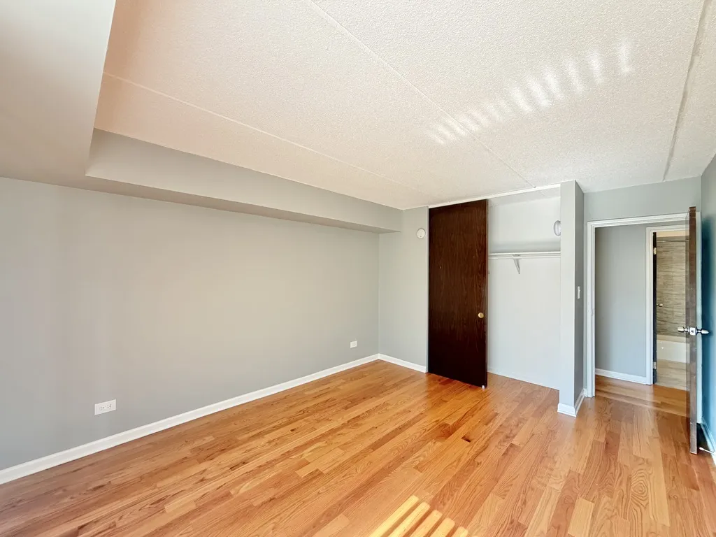 525 N Quentin Rd, Palatine,  60067, USA 60067-unit#216-Chicago-IL