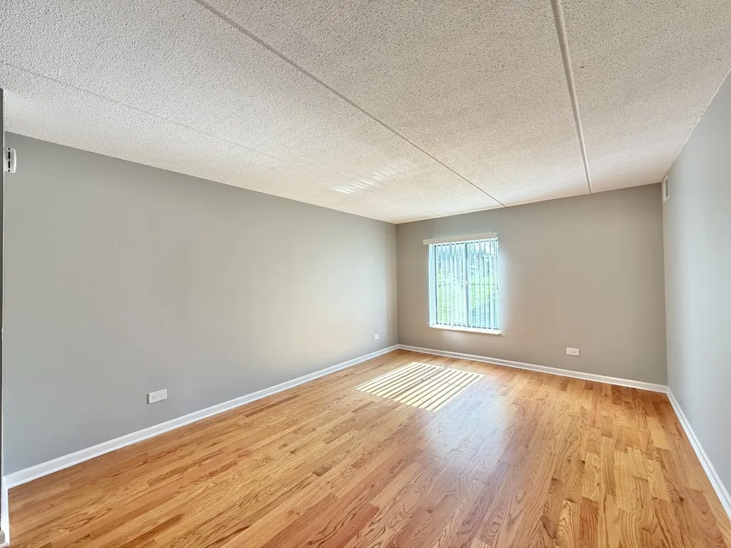525 N Quentin Rd, Palatine,  60067, USA 60067-unit#216-Chicago-IL