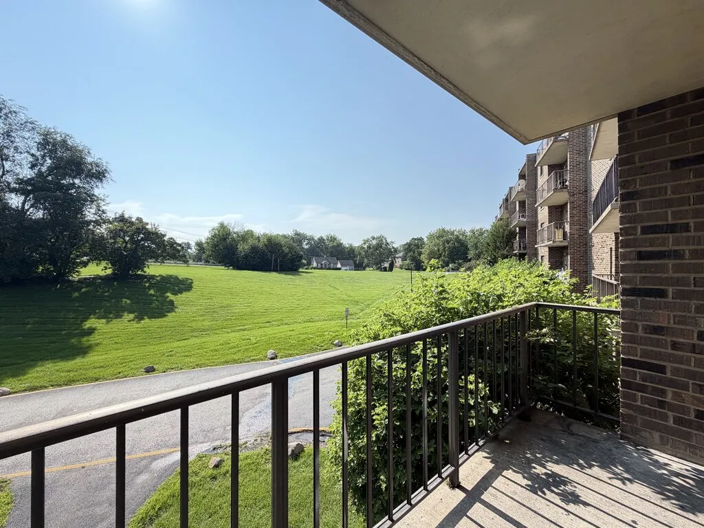 525 N Quentin Rd, Palatine,  60067, USA 60067-unit#216-Chicago-IL