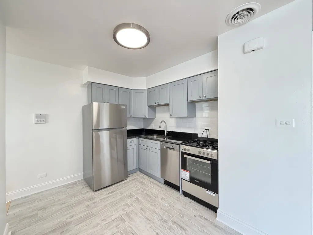 2754 W North Shore Ave, ,  60645, USA 60645-unit#2S-Chicago-IL