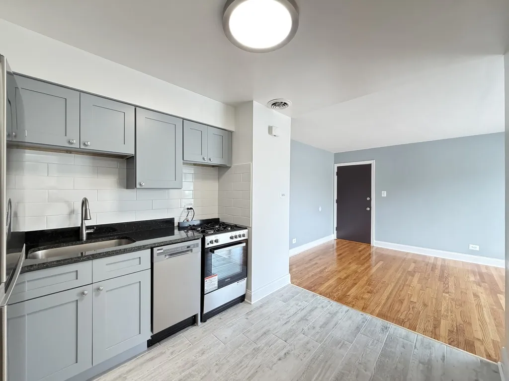 2754 W North Shore Ave, ,  60645, USA 60645-unit#2S-Chicago-IL