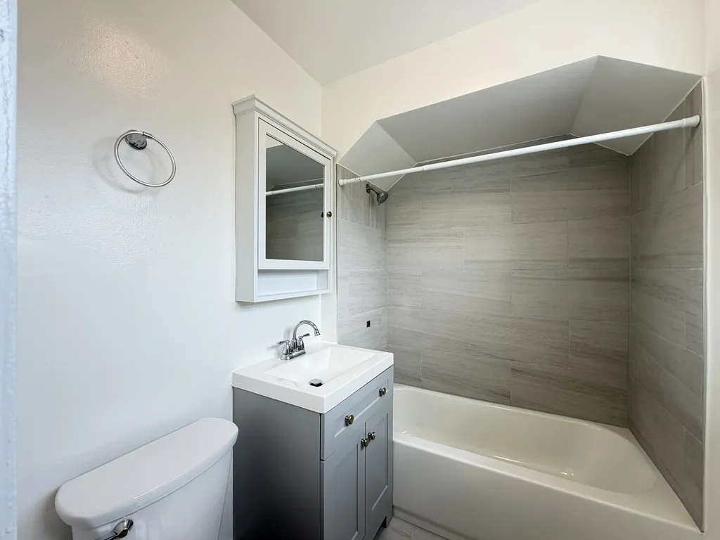 2754 W North Shore Ave, ,  60645, USA 60645-unit#2S-Chicago-IL