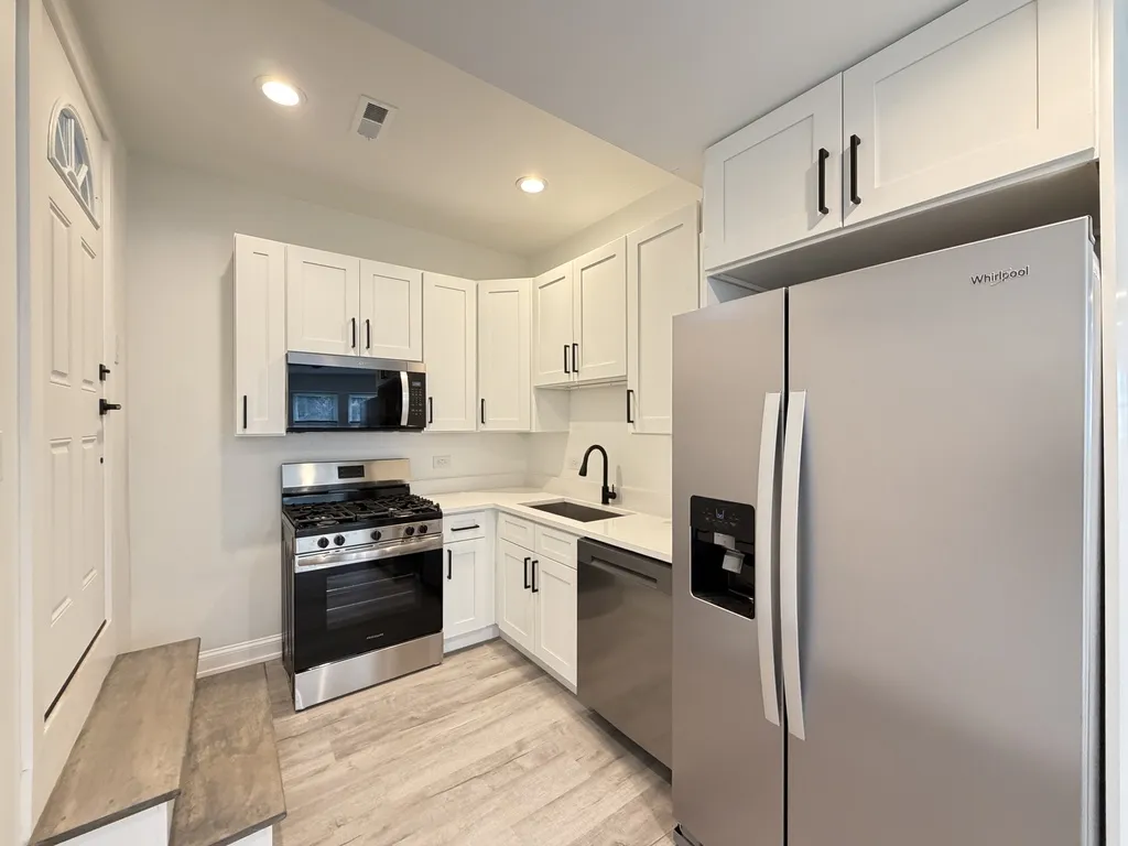 3759 N Kimball Ave, , 60618, USA 60618-unit#G-Chicago-IL