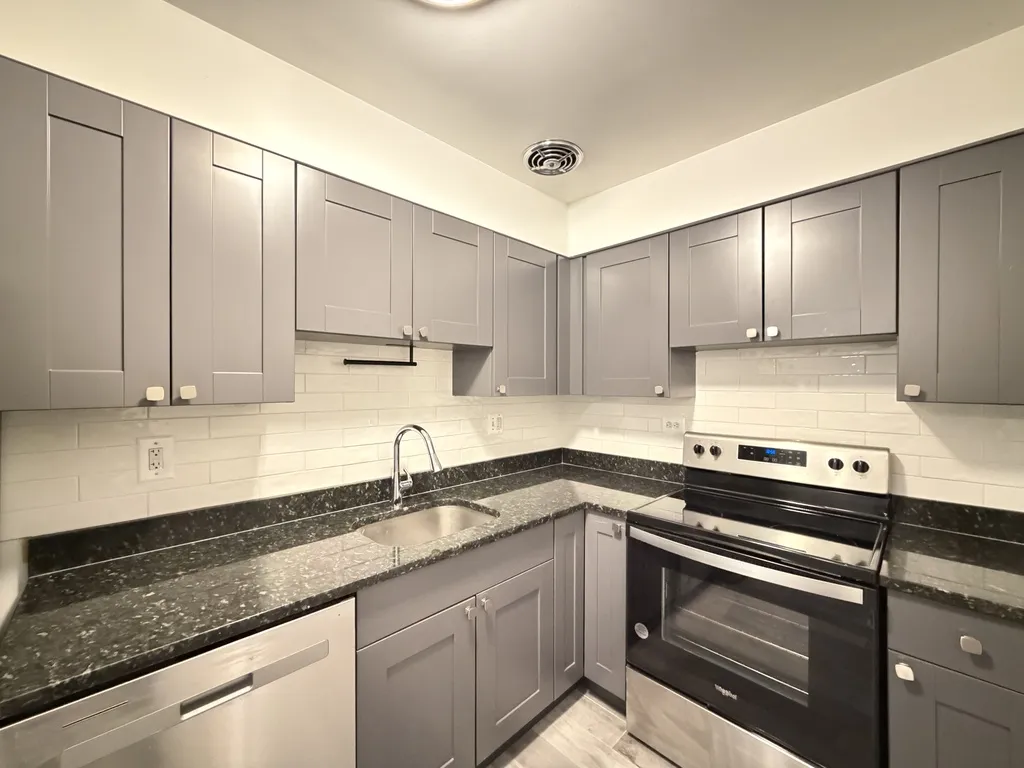 3825 N Pine Grove Ave, , 60613, USA 60613-unit#213-Chicago-IL