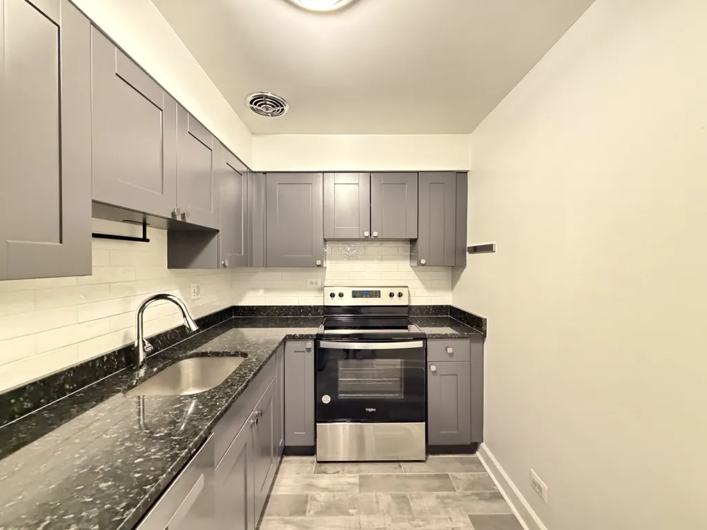 3825 N Pine Grove Ave, , 60613, USA 60613-unit#213-Chicago-IL