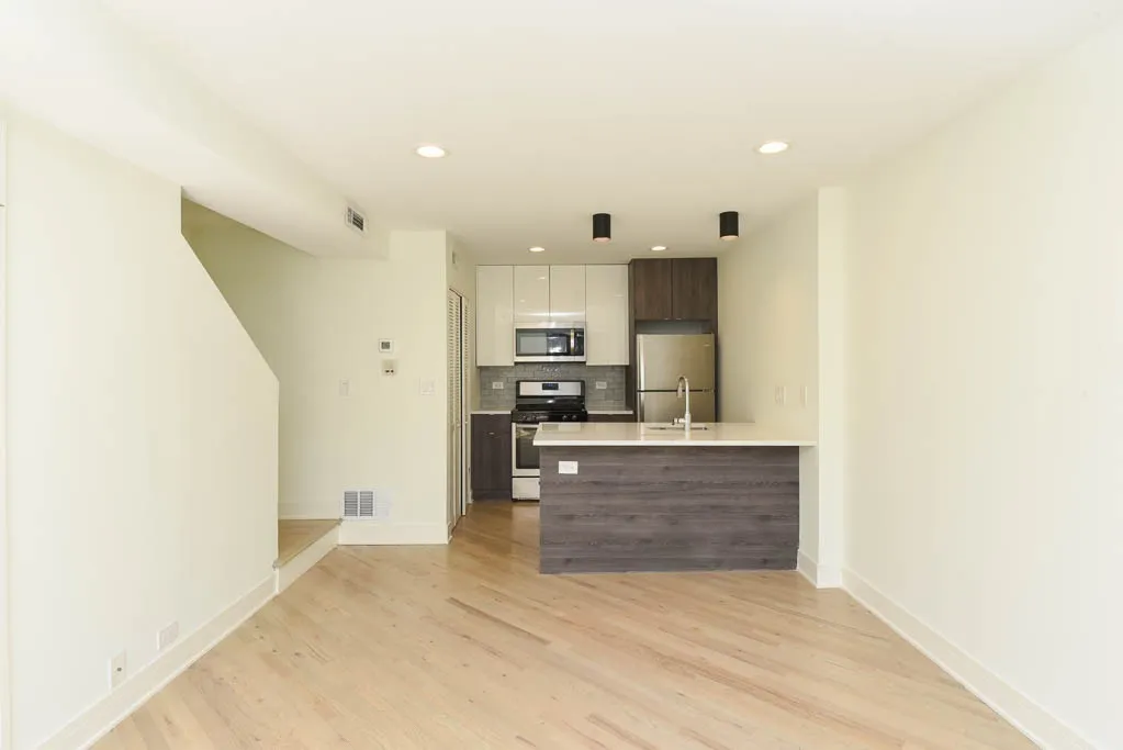 944 W Grace St, ,  60613, USA 60613-unit#D201-Chicago-IL