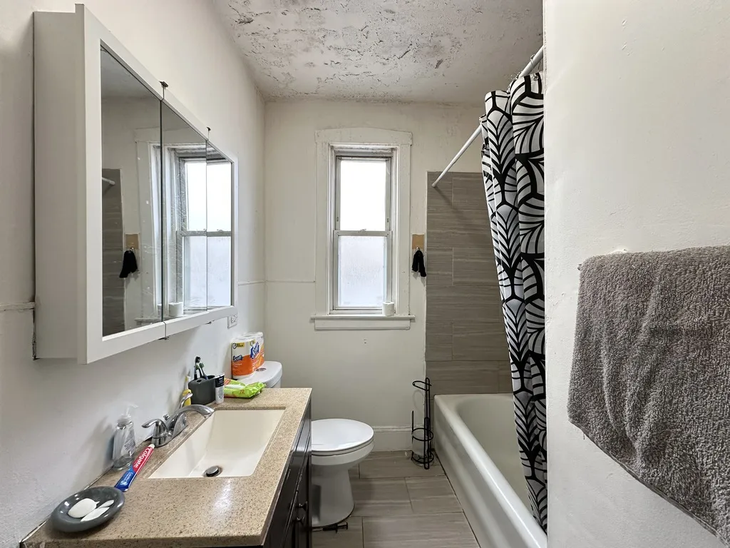 3538 W Grace St, , 60618, USA 60618-unit#2E-Chicago-IL