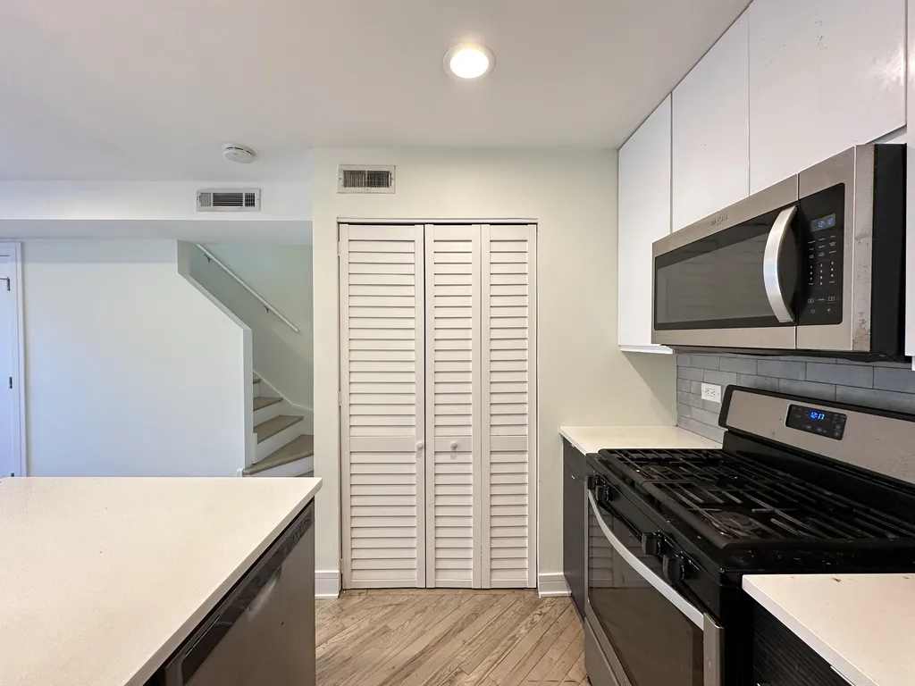 954 W Grace St, ,  60613, USA 60613-unit#B102-Chicago-IL