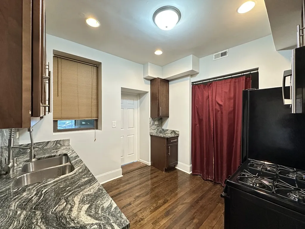 3151 W Belle Plaine Ave, , 60618, USA 60618-unit#1-Chicago-IL