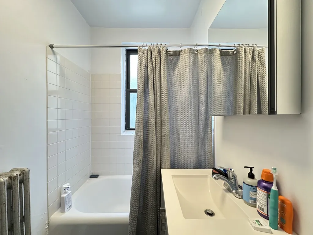 1911 W Larchmont Ave, , 60613, USA 60613-unit#1B-Chicago-IL