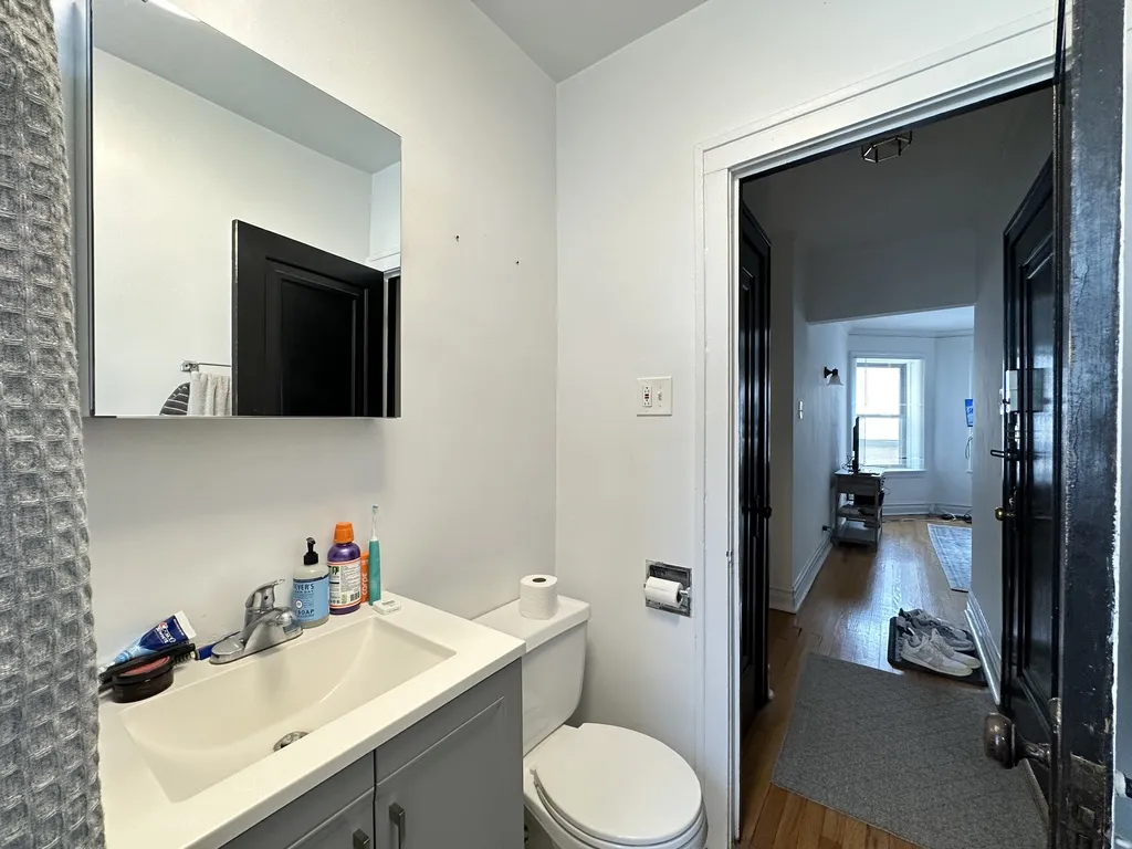 1911 W Larchmont Ave, , 60613, USA 60613-unit#1B-Chicago-IL