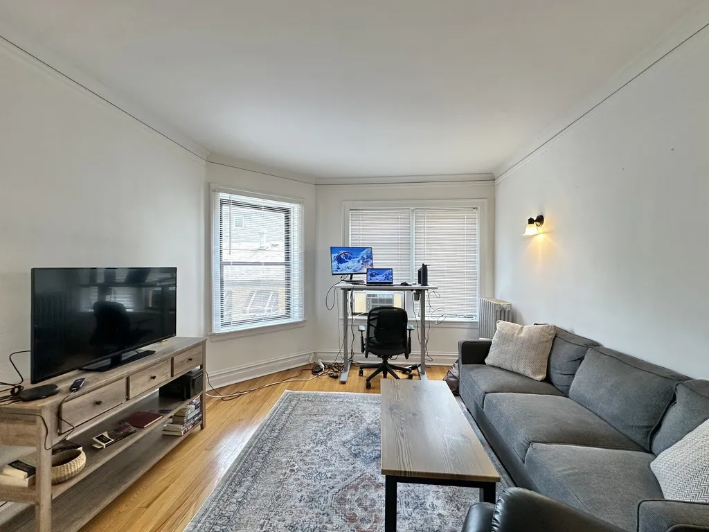 1911 W Larchmont Ave, , 60613, USA 60613-unit#1B-Chicago-IL