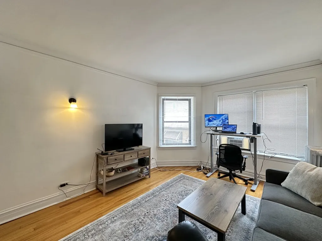 1911 W Larchmont Ave, , 60613, USA 60613-unit#1B-Chicago-IL