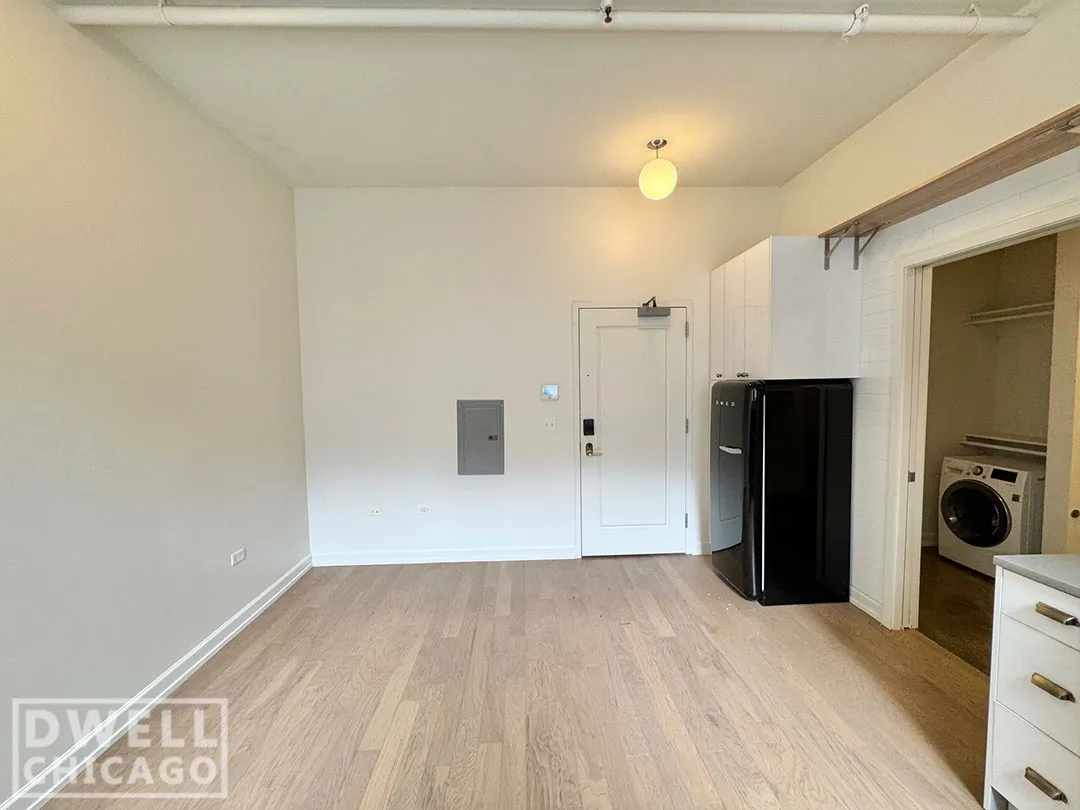 108 W  Ave, ,  60654, USA 60654-unit#420-Chicago-IL