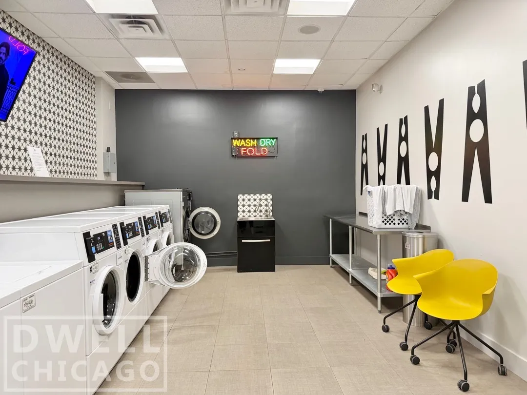 2555 N Clark St, ,  60614, USA 60614-unit#402-Chicago-IL