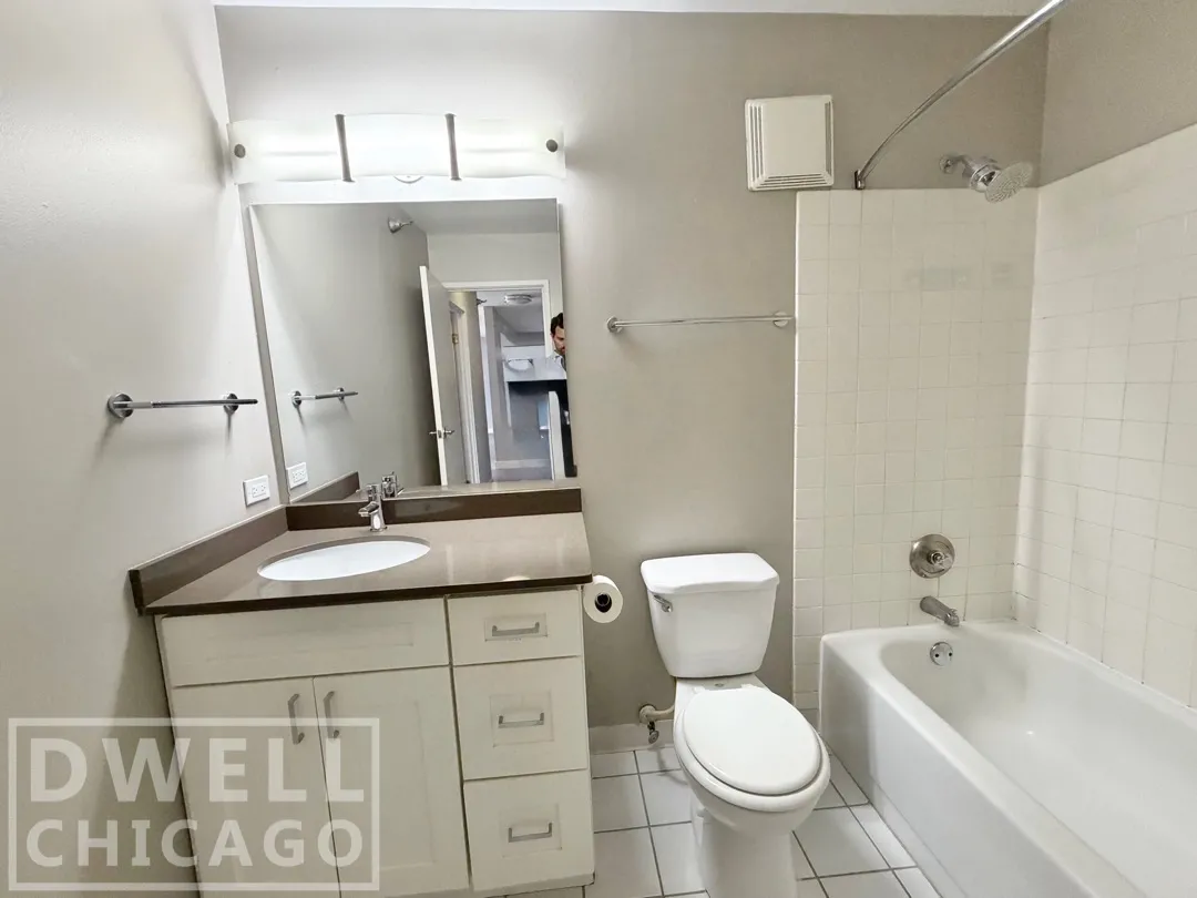 2555 N Clark St, ,  60614, USA 60614-unit#402-Chicago-IL