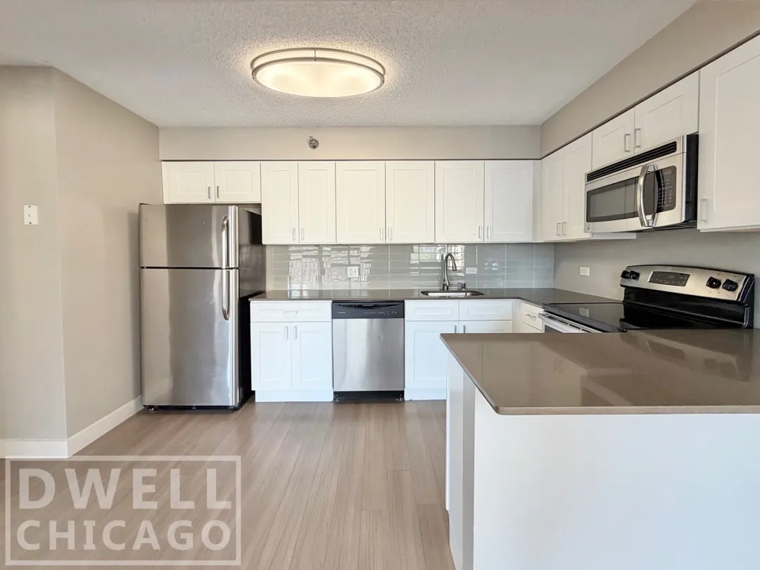 2555 N Clark St, ,  60614, USA 60614-unit#402-Chicago-IL