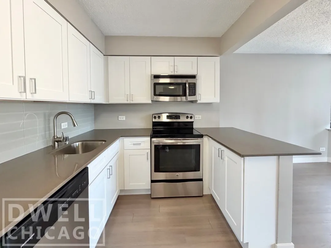 2555 N Clark St, ,  60614, USA 60614-unit#402-Chicago-IL