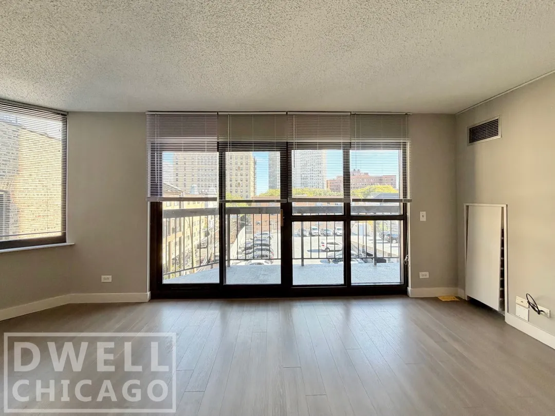 2555 N Clark St, ,  60614, USA 60614-unit#402-Chicago-IL