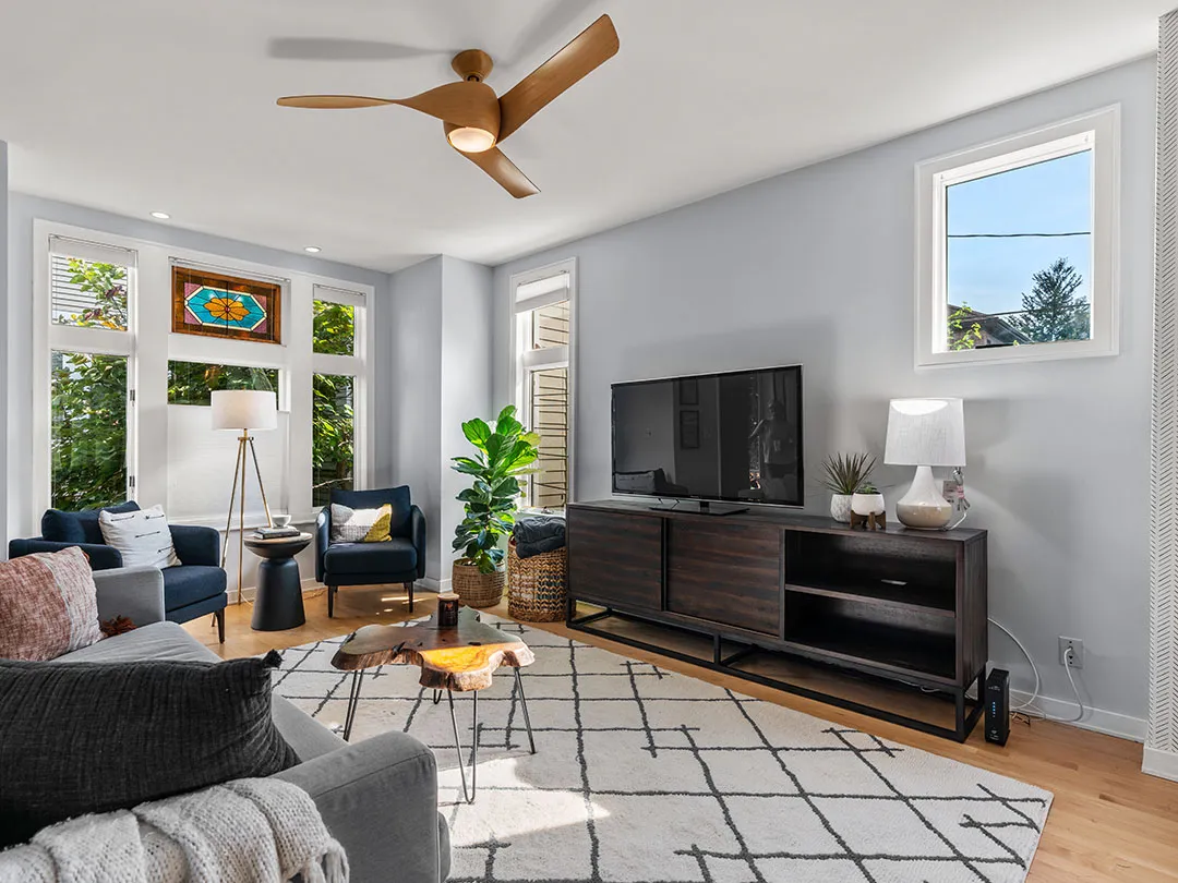 1929 W Henderson St, ,  60657, USA 60657-unit#CH-Chicago-IL