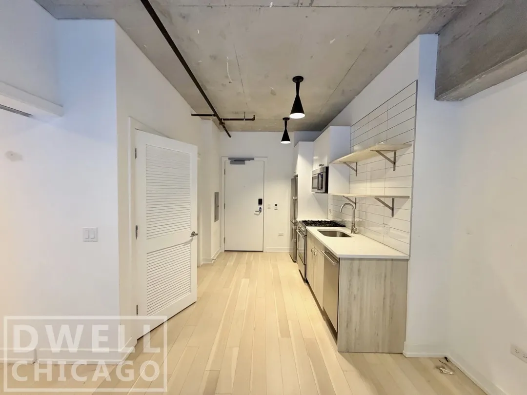 108 W Ave, , 60654, USA 60654-unit#304-Chicago-IL