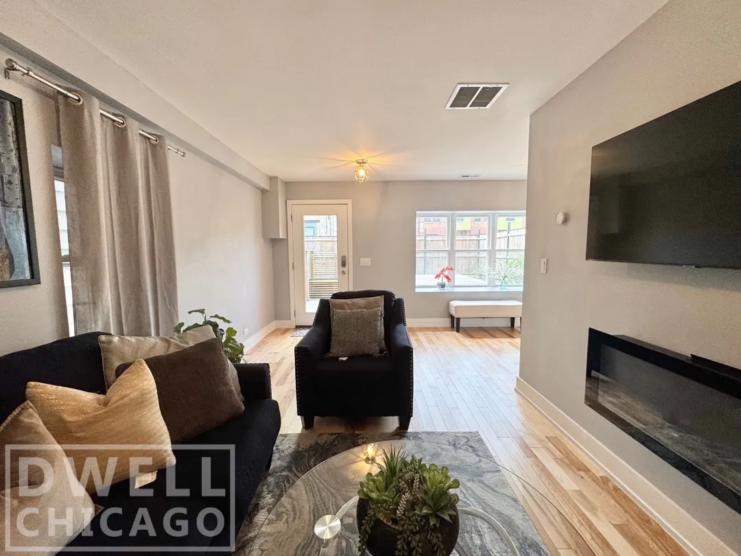 2550 W Thomas St, , 60622, USA 60622-Chicago-IL