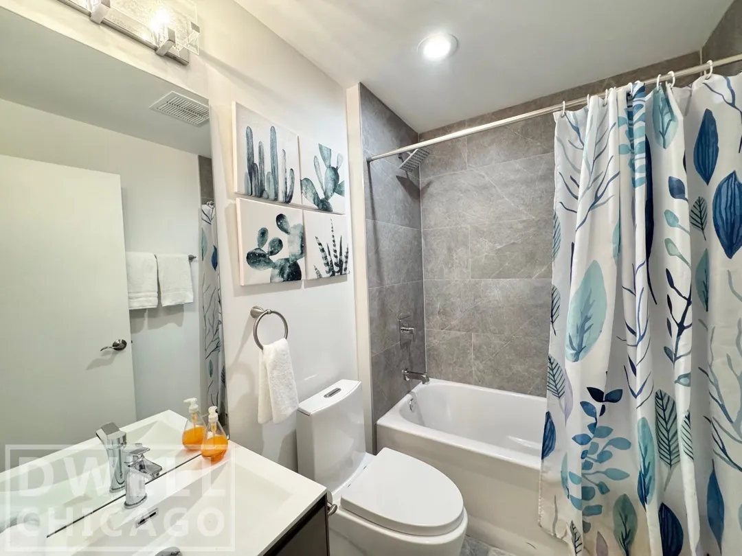 2550 W Thomas St, , 60622, USA 60622-Chicago-IL