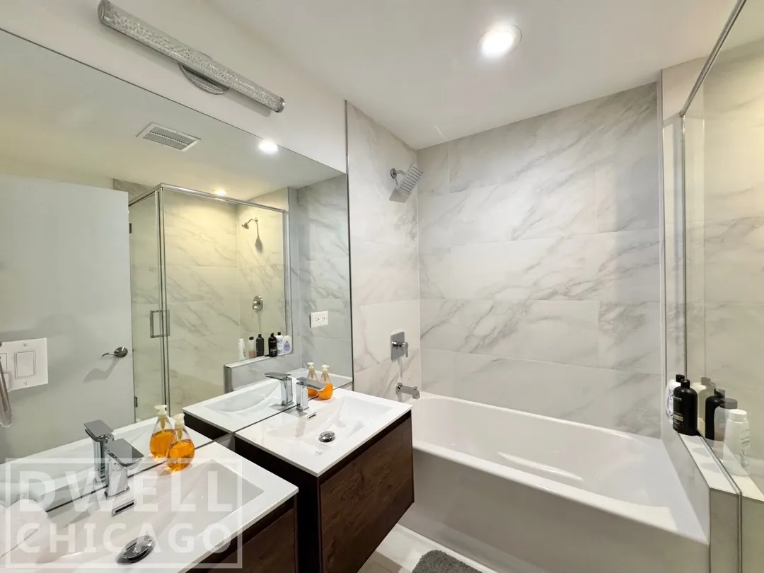 2550 W Thomas St, , 60622, USA 60622-Chicago-IL