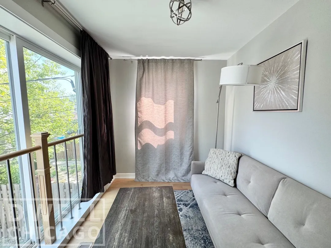 2550 W Thomas St, , 60622, USA 60622-Chicago-IL