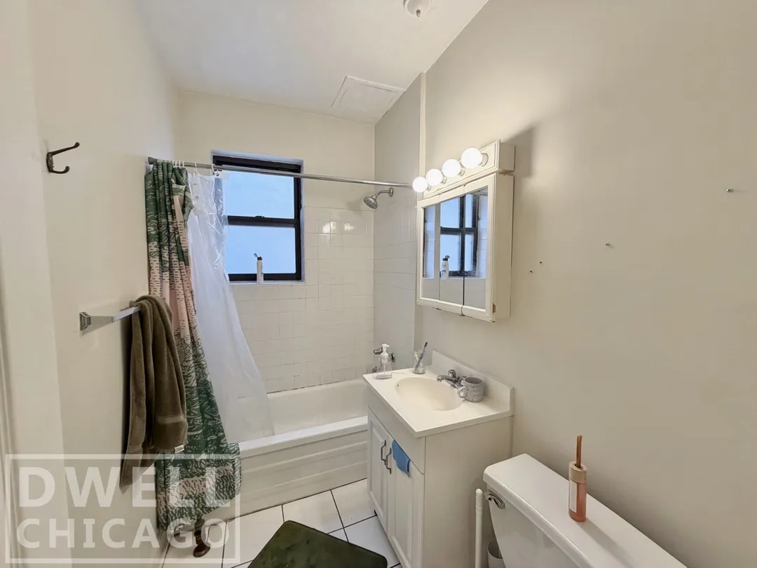 724 W Roscoe St, ,  60657, USA 60657-unit#724-2N-Chicago-IL
