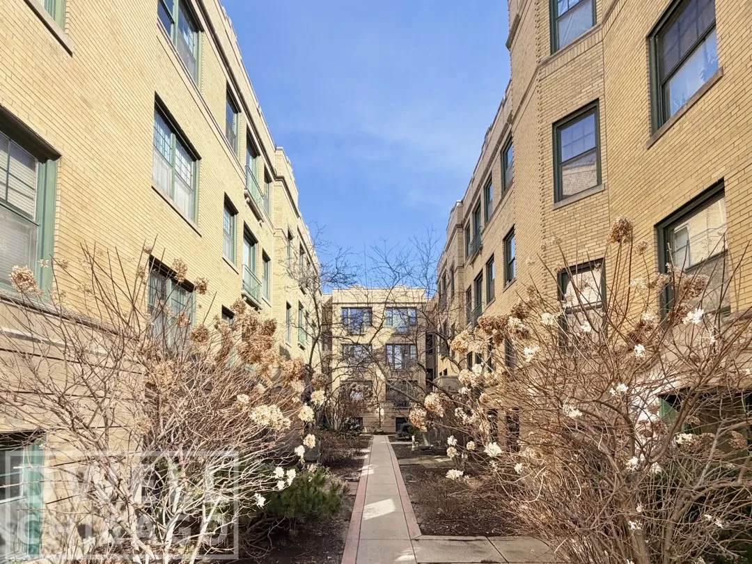 7033 N Sheridan Rd, , 60626, USA 60626-unit#2N-Chicago-IL