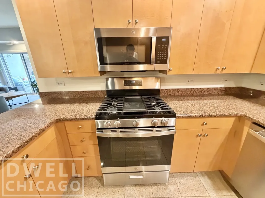 4625 W Lawrence Ave, ,  60630, USA 60630-unit#401-Chicago-IL