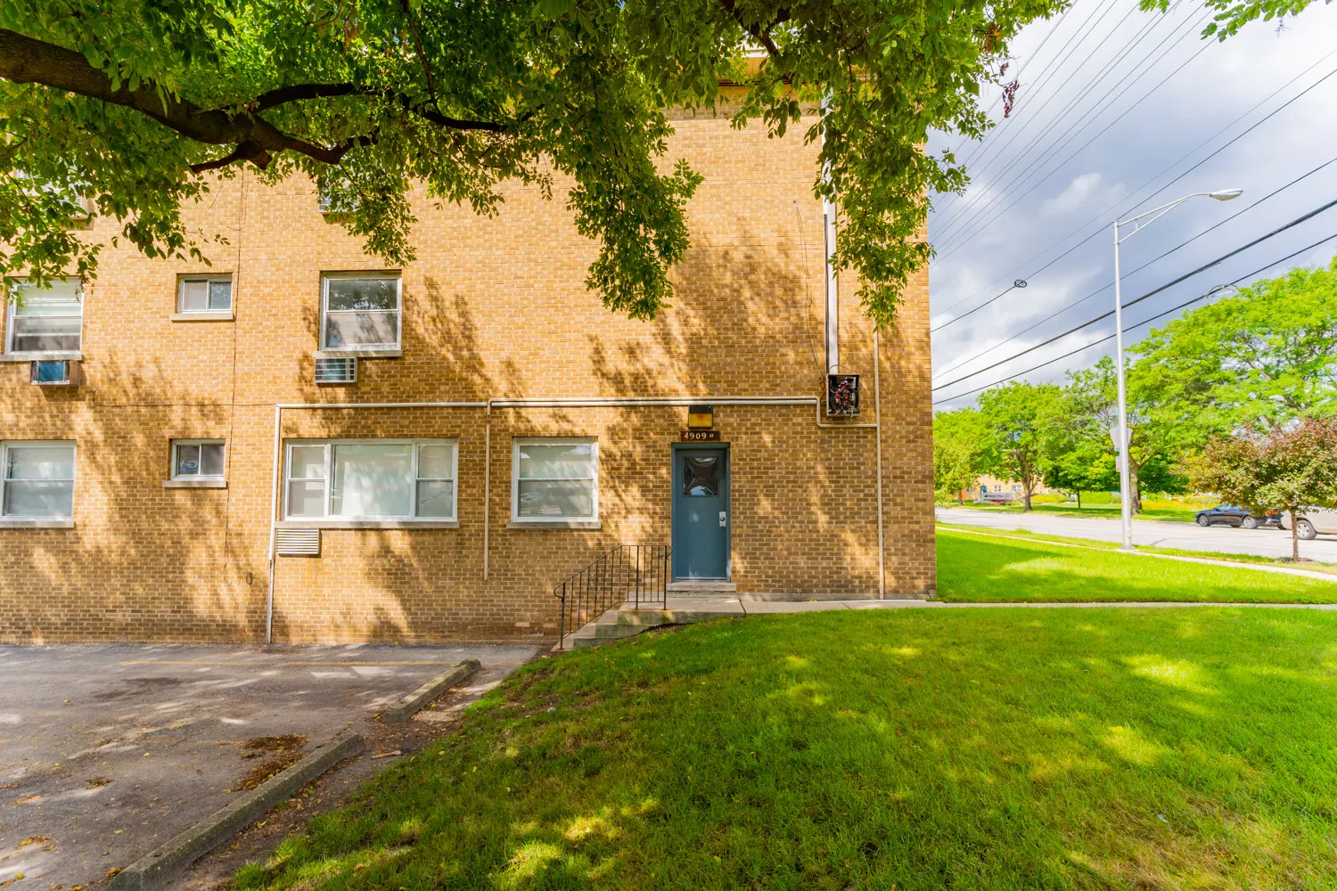 4915 Church St, Skokie, 60077, USA 60077-unit#H1-Chicago-IL