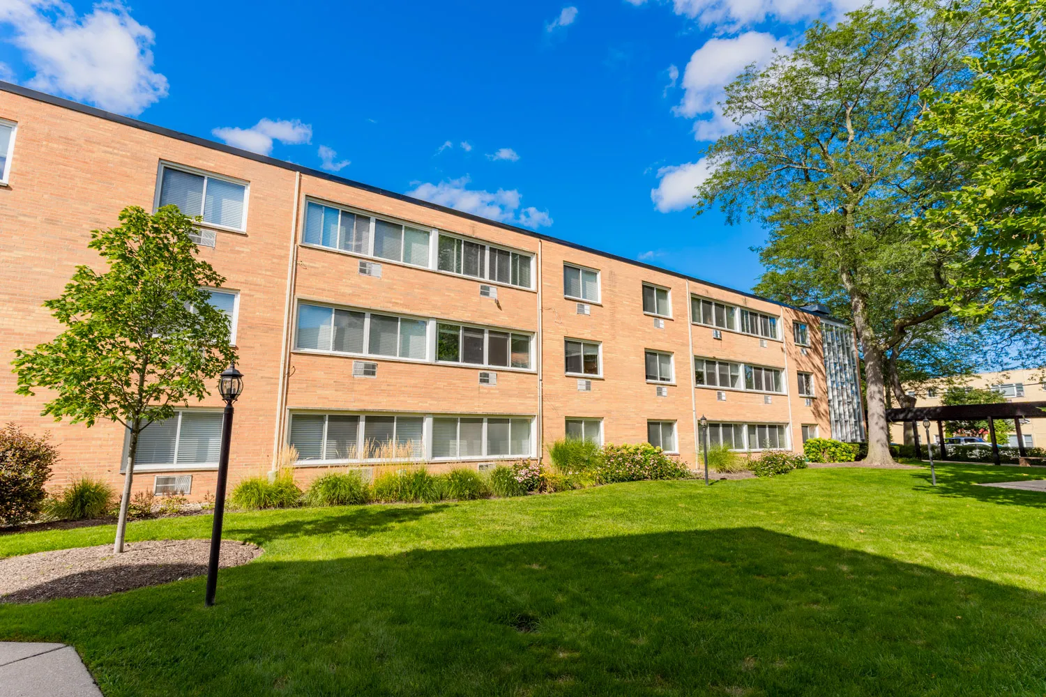 8560 Niles Center Rd, Skokie, 60077, USA 60076-unit#15-Chicago-IL