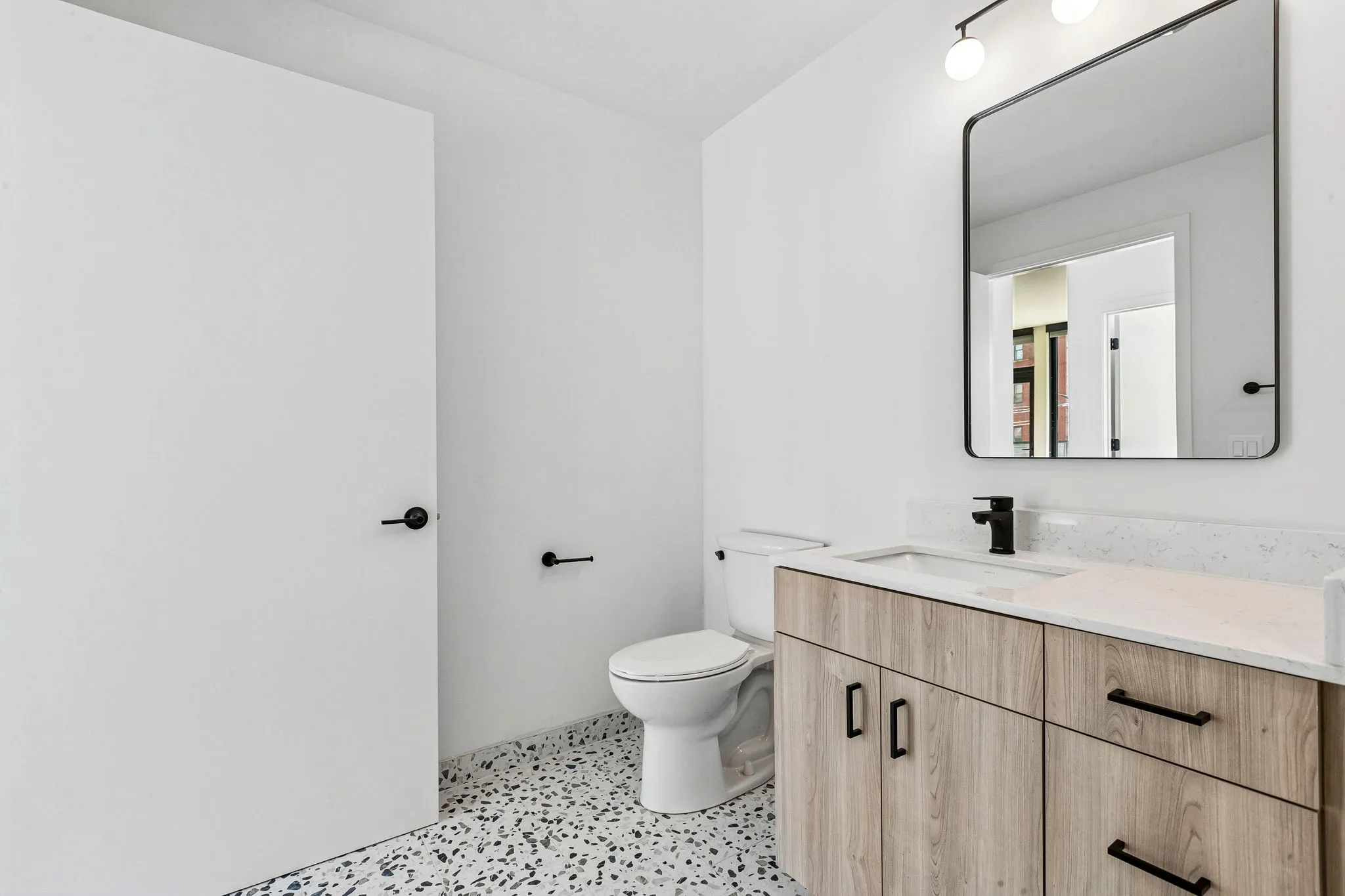 1100 W Grand Ave, , 60642, USA 60642-unit#208-Chicago-IL