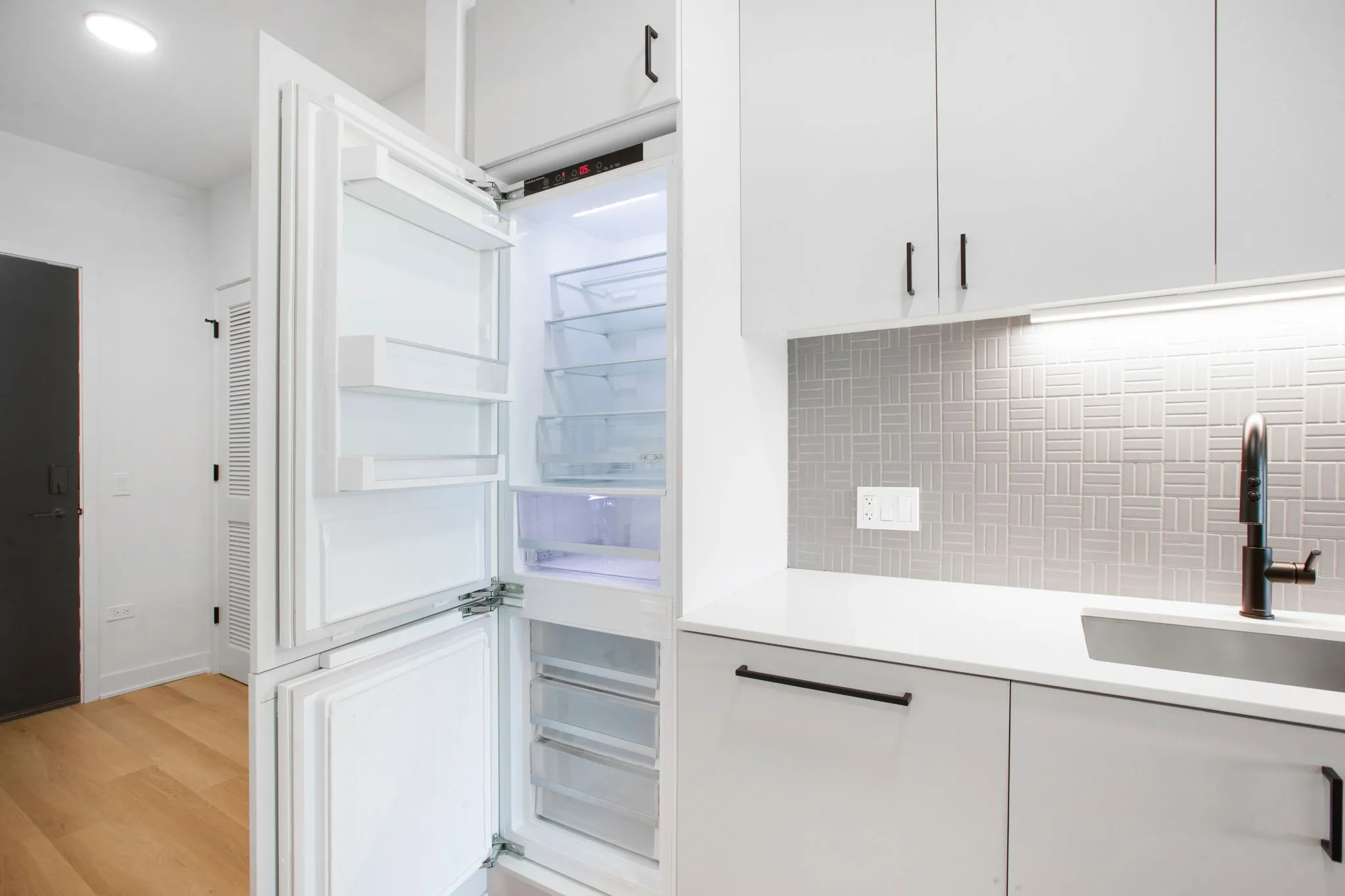 1100 W Grand Ave, ,  60642, USA 60642-unit#606-Chicago-IL