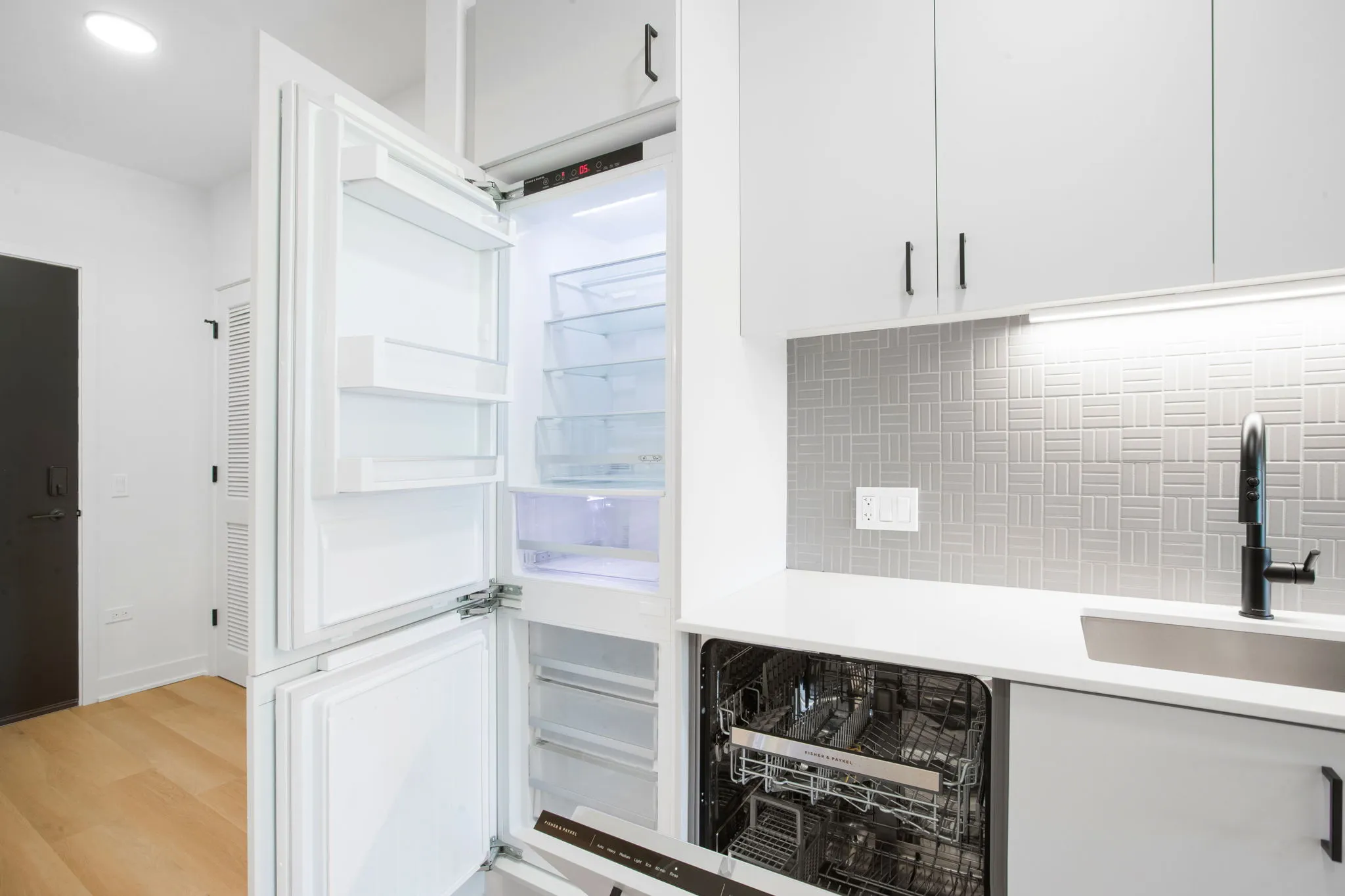 1100 W Grand Ave, , 60642, USA 60642-unit#702-Chicago-IL