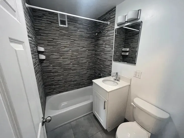 5649 N Sheridan Rd, ,  60660, USA 60660-unit#008D-Chicago-IL