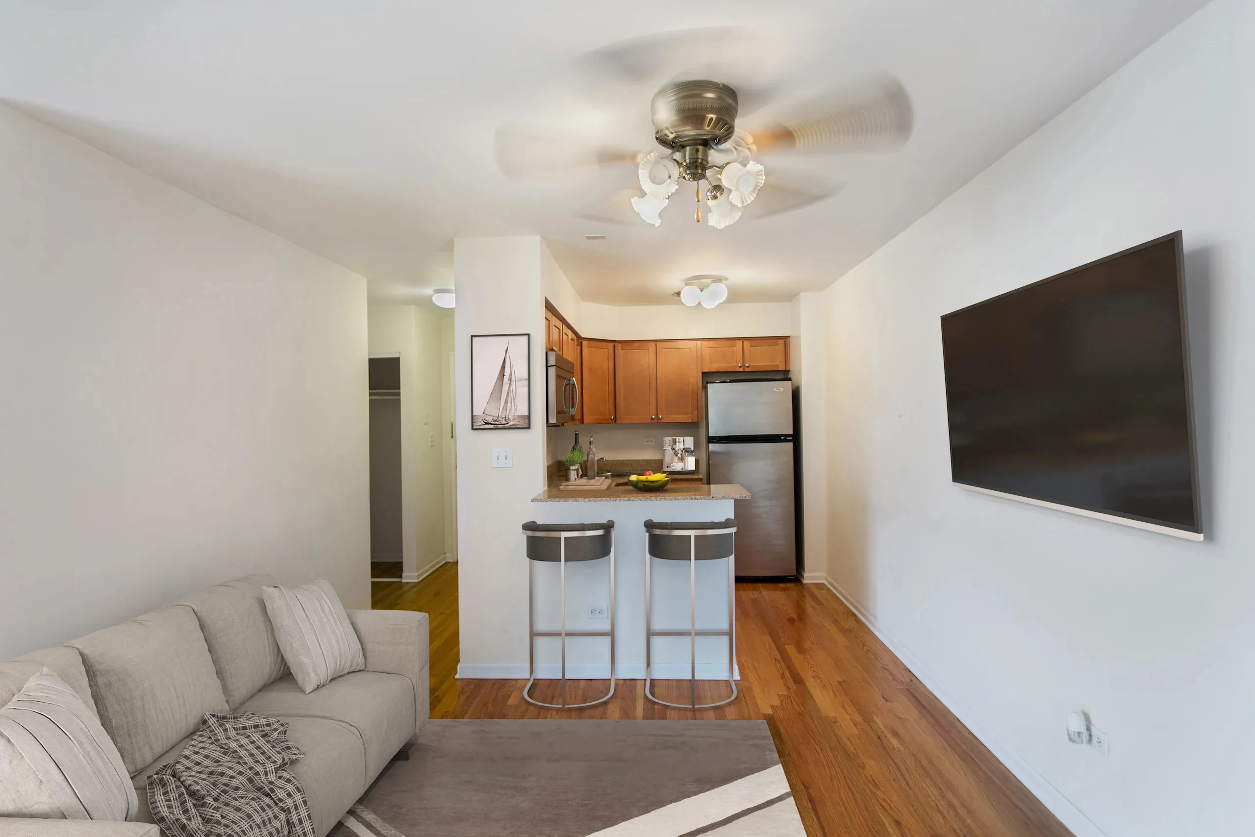 525 W Oakdale Ave, , 60657, USA 60657-unit#0316-Chicago-IL