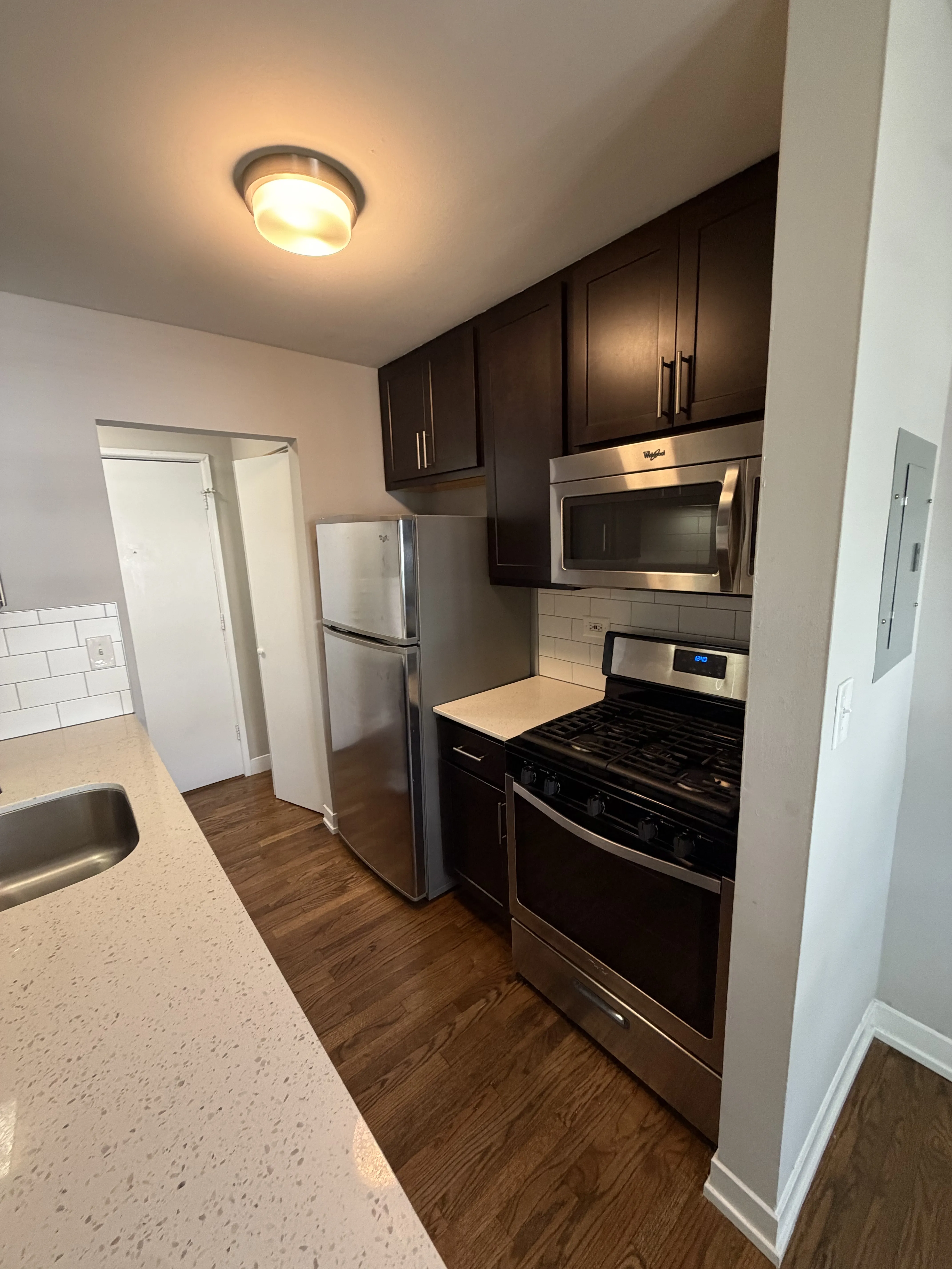 525 W Oakdale Ave, ,  60657, USA 60657-unit#0202-Chicago-IL