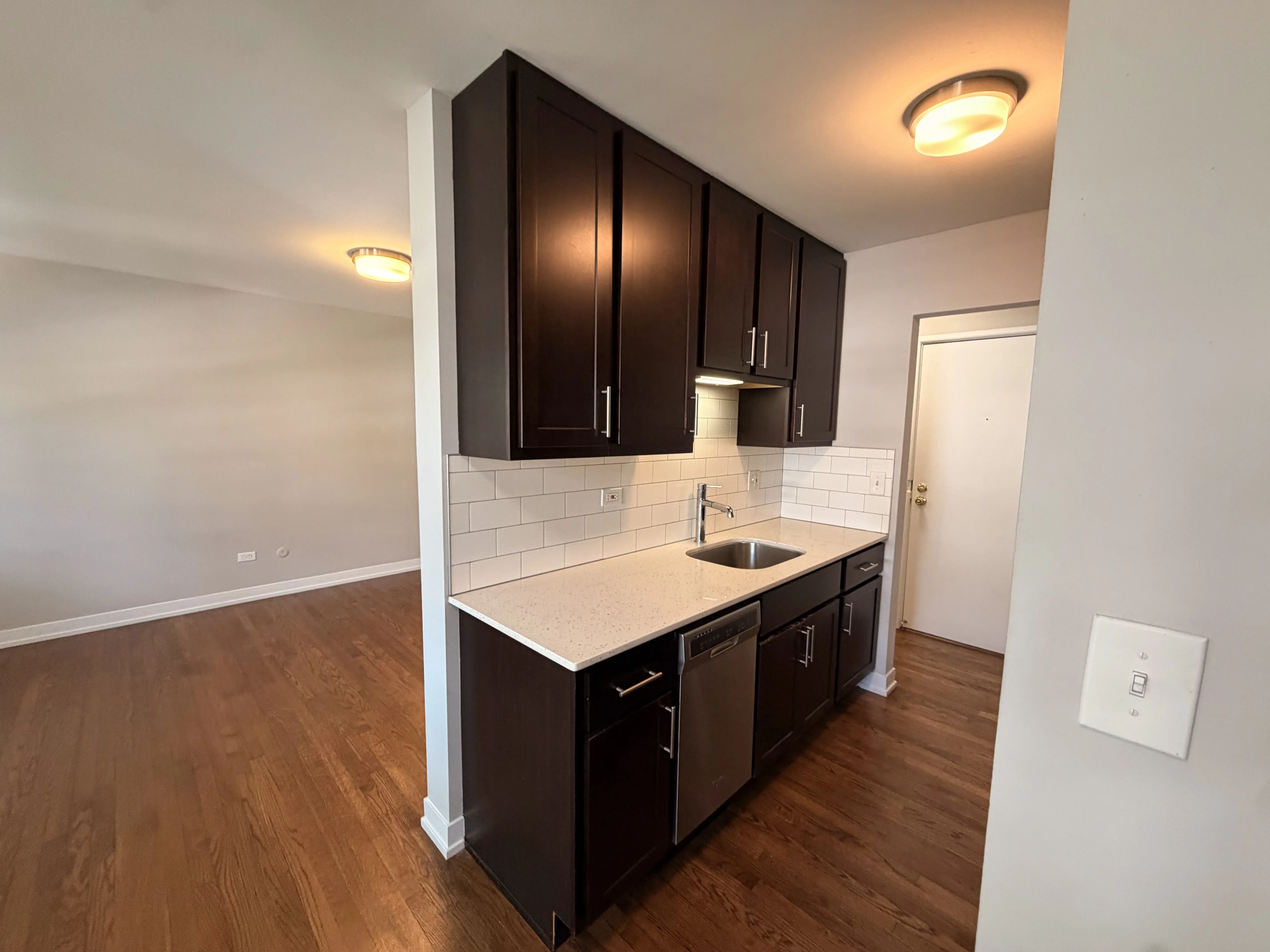 525 W Oakdale Ave, ,  60657, USA 60657-unit#0512-Chicago-IL